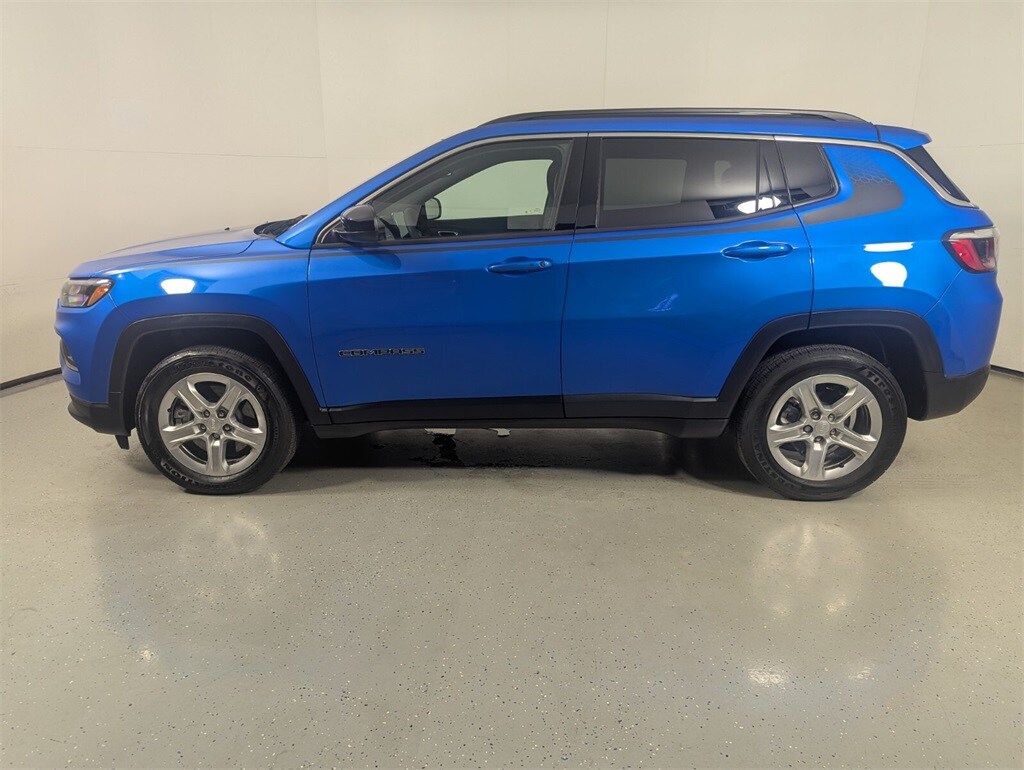 2023 Jeep Compass Latitude photo 3