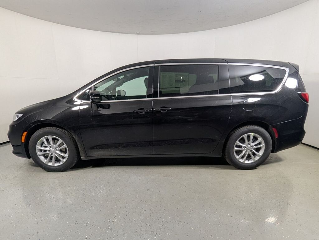 New 2026 Chrysler Pacifica SELECT Passenger Van