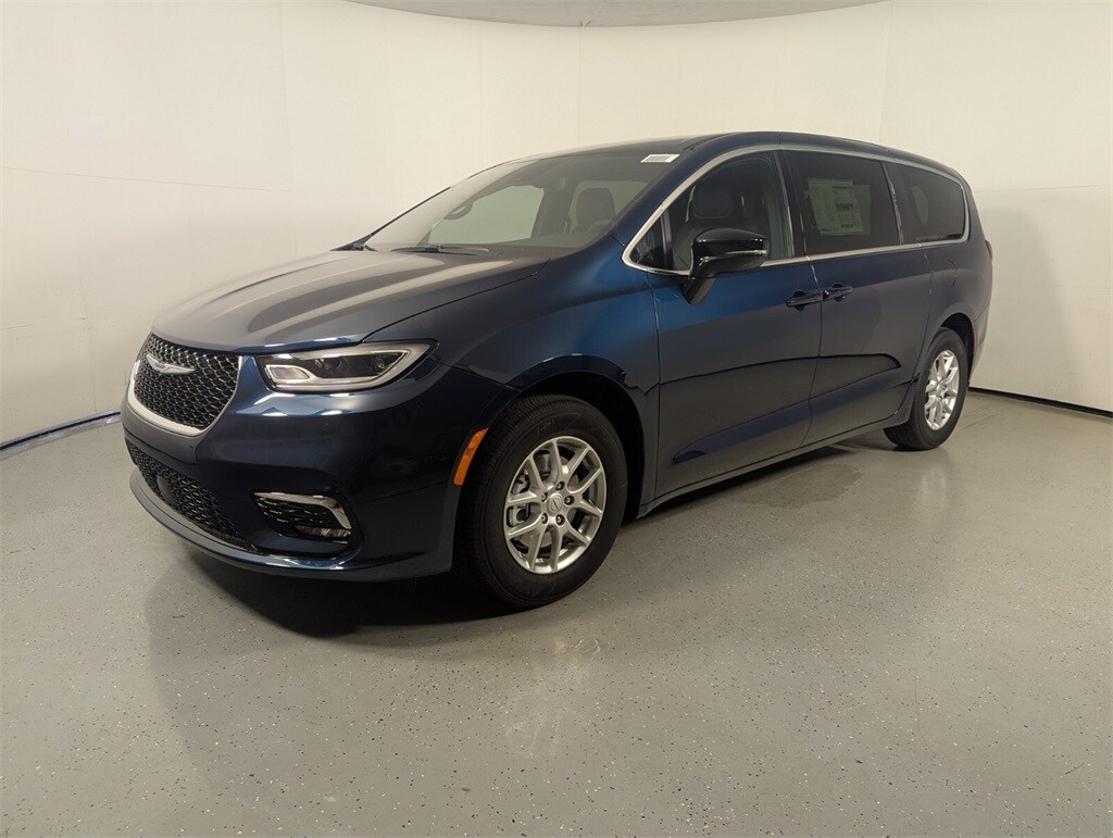 2025 Chrysler Pacifica photo 3