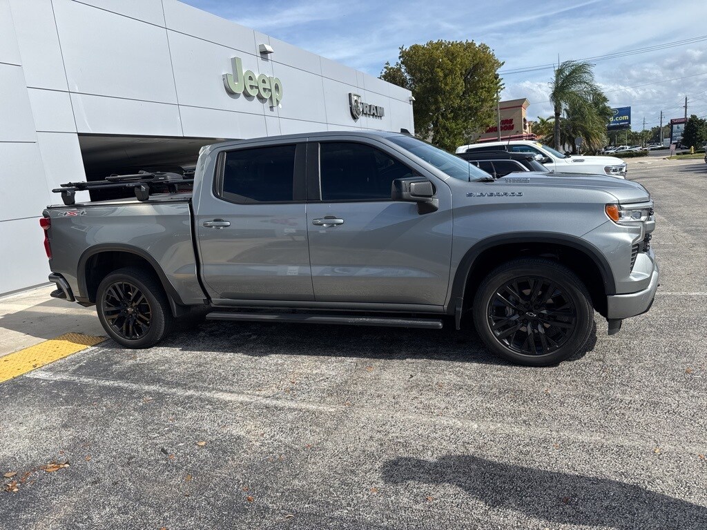 2023 Chevrolet Silverado 1500 RST photo 3