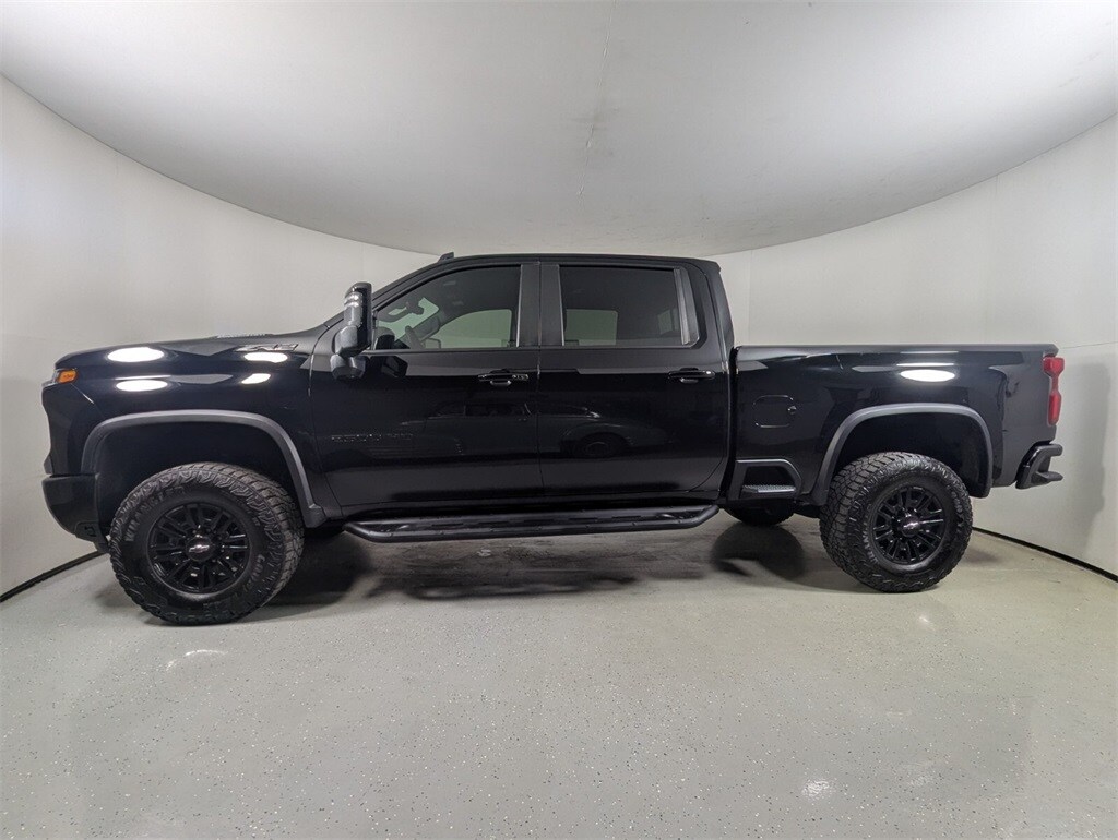 2024 Chevrolet Silverado 2500HD ZR2 photo 3