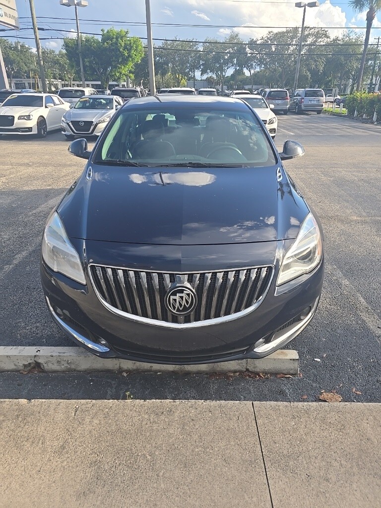 2017 Buick Regal Sport Touring photo 2