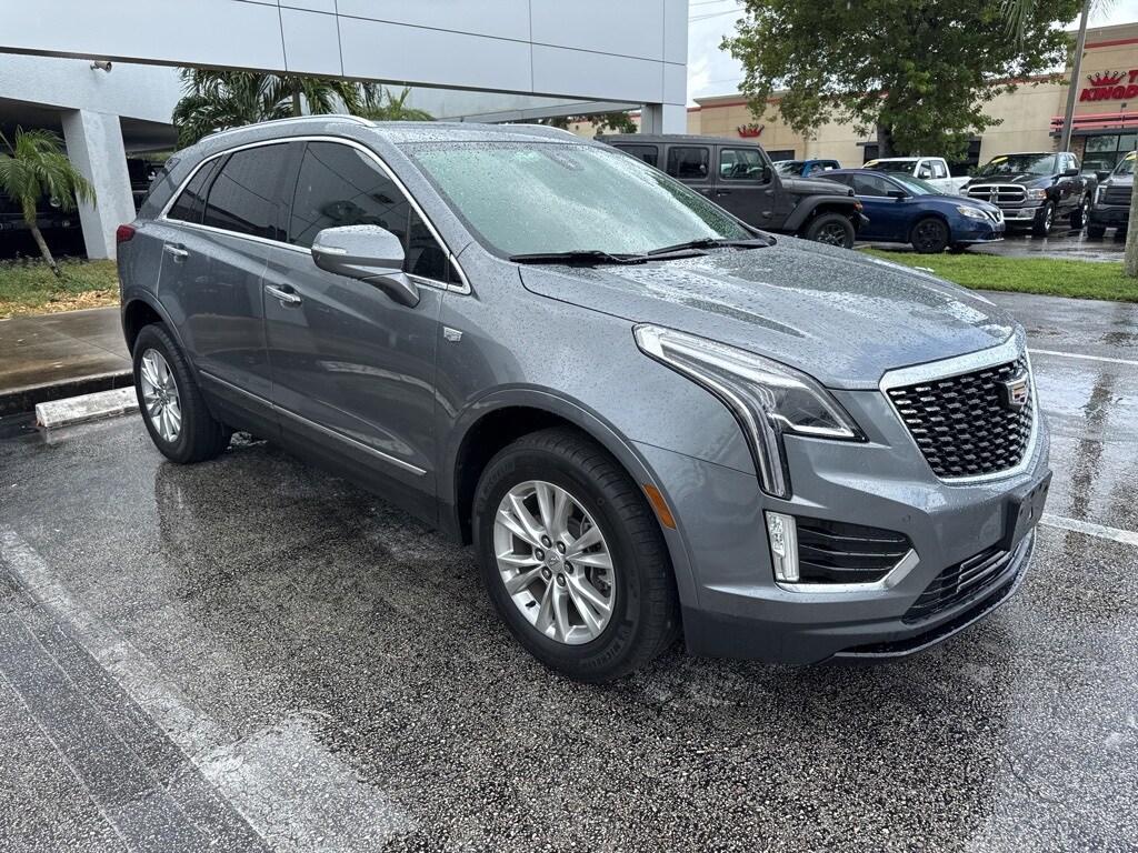 2021 Cadillac XT5 Luxury photo 2
