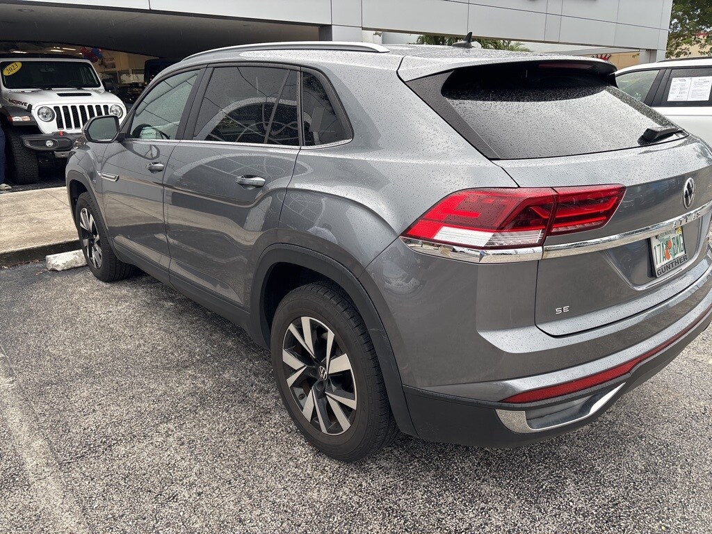 2022 Volkswagen Atlas Cross Sport SE photo 2