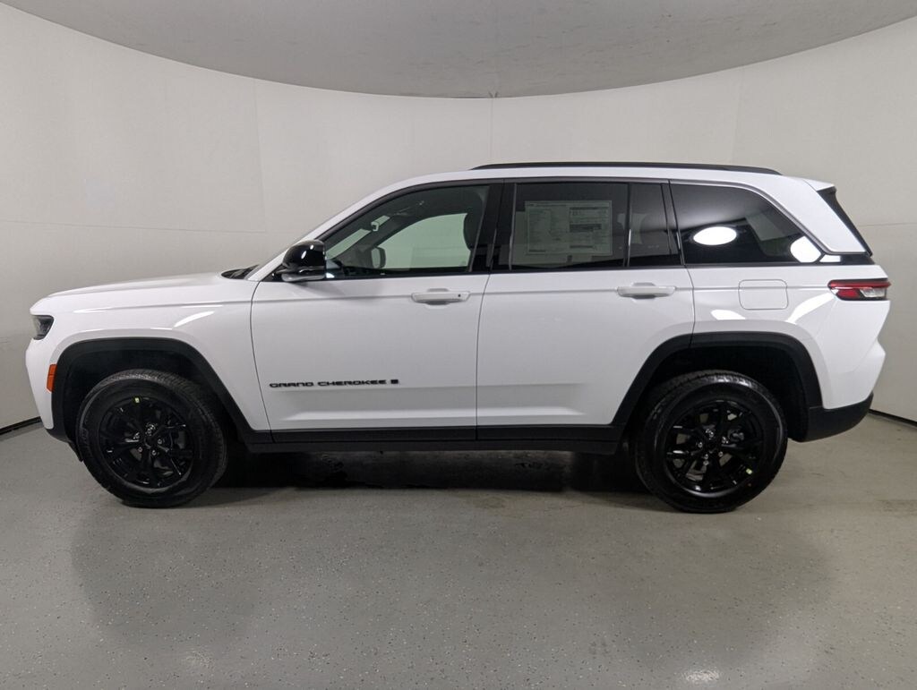 New 2026 Jeep Grand Cherokee LAREDO ALTITUDE 4X2 Sport Utility
