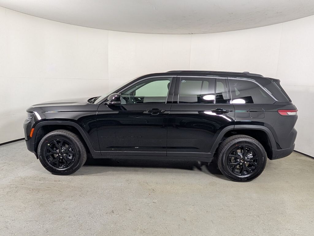 New 2026 Jeep Grand Cherokee LAREDO ALTITUDE 4X4 Sport Utility