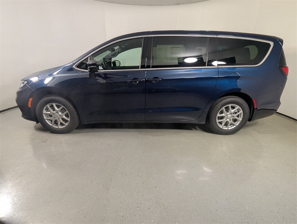 2025 Chrysler Pacifica photo 4