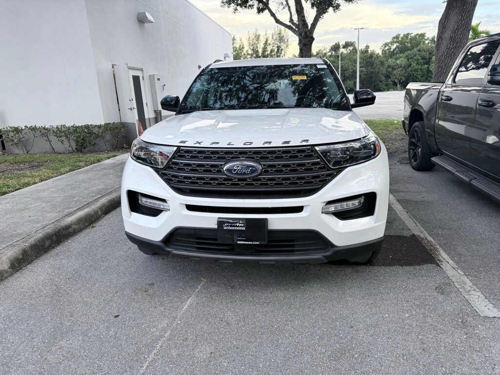 2022 Ford Explorer XLT photo 3