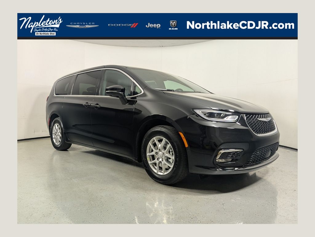 2026 Chrysler Pacifica Select's photo