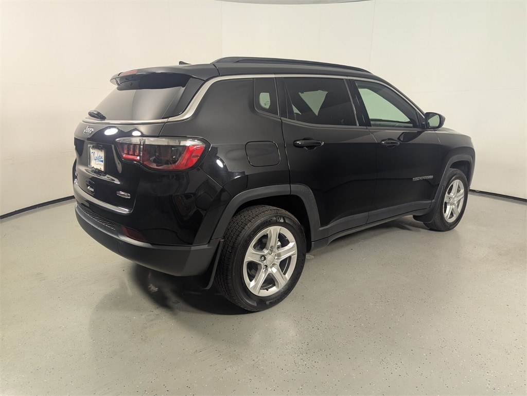 2023 Jeep Compass Latitude photo 4