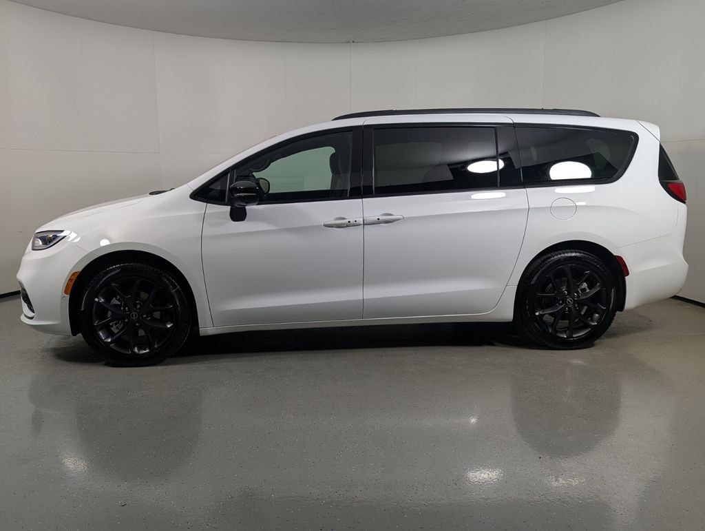 New 2026 Chrysler Pacifica SELECT Passenger Van