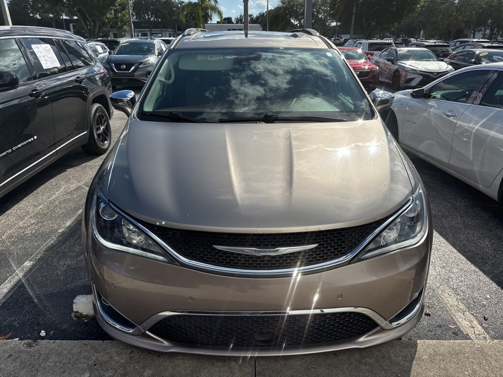 2018 Chrysler Pacifica Limited photo 2