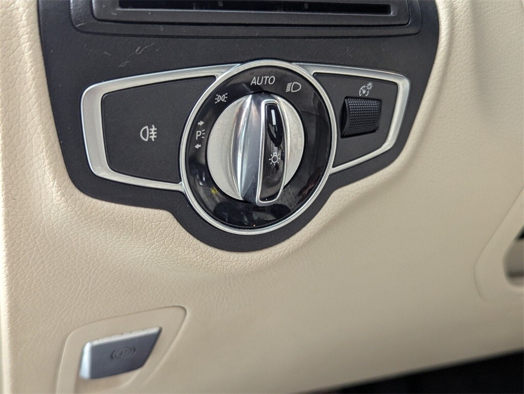 2016 Mercedes Benz GLC 300 photo 10