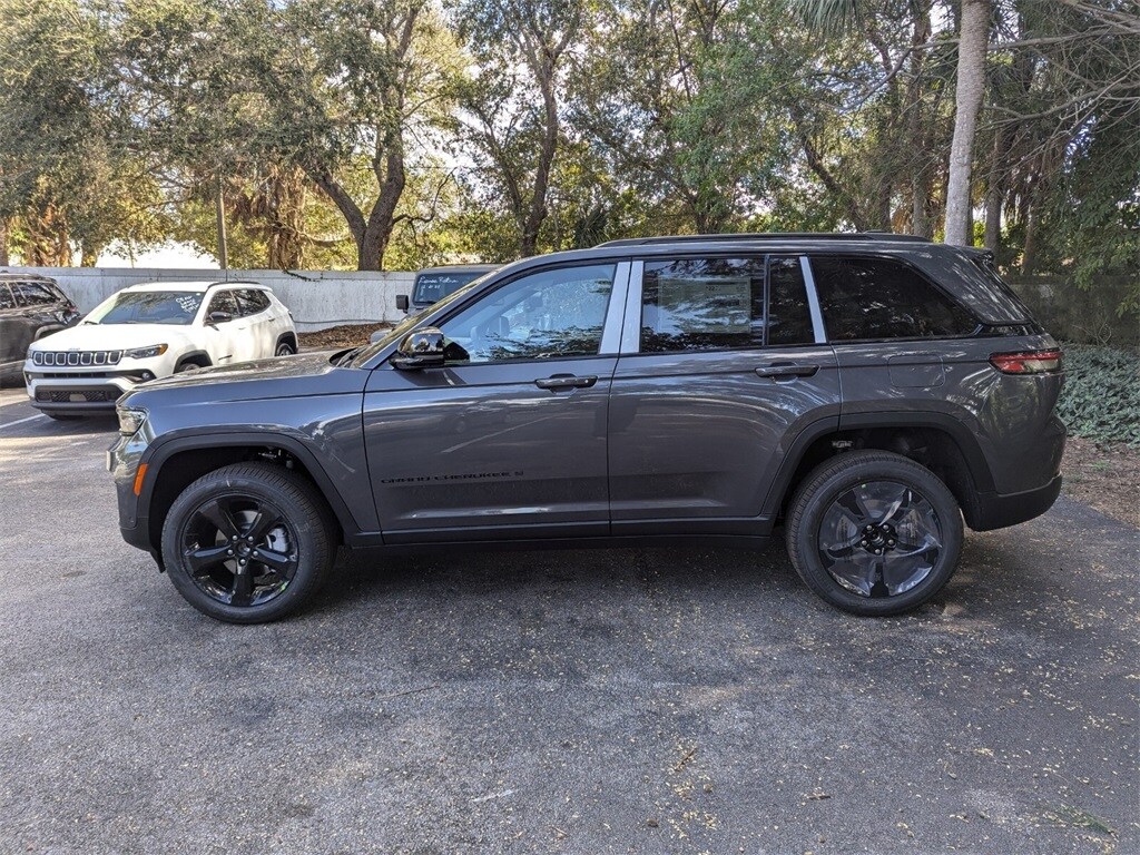 2025 Jeep Grand Cherokee Limited photo 4
