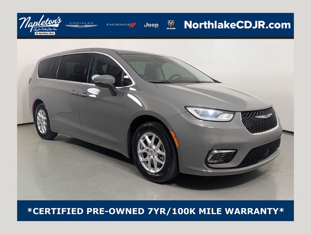 2023 Chrysler Pacifica Touring L's photo