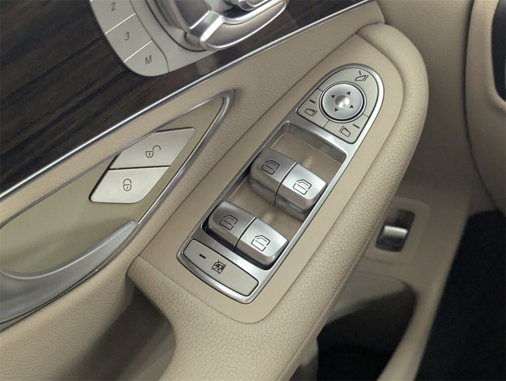 2016 Mercedes Benz GLC 300 photo 13