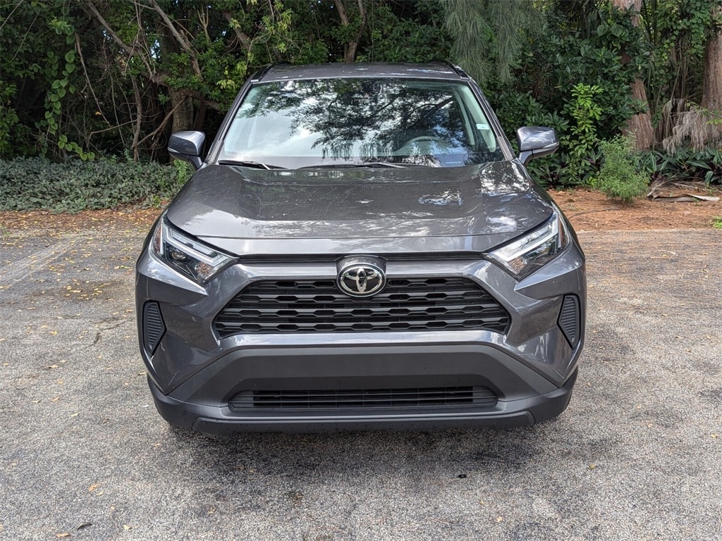 Used 2022 Toyota RAV4 XLE with VIN 2T3W1RFVXNW191332 for sale in Lake Park, FL