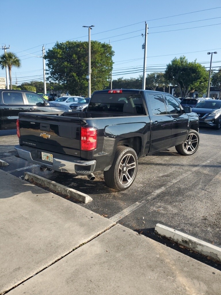 2018 Chevrolet Silverado 1500 LT photo 3