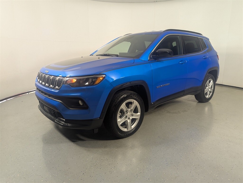 2023 Jeep Compass Latitude photo 2