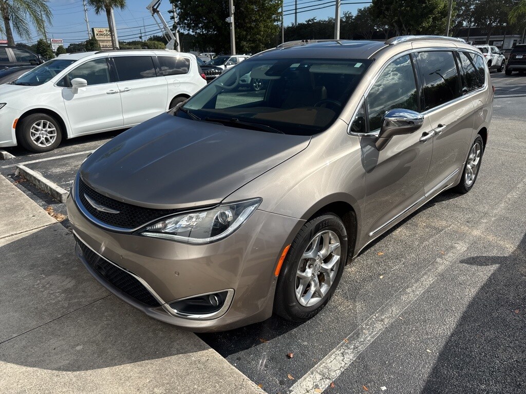 2018 Chrysler Pacifica Limited photo 3