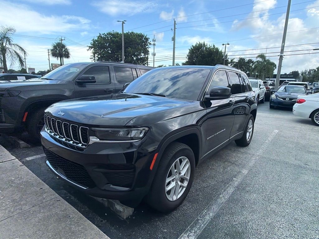 Used 2023 Jeep Grand Cherokee Laredo SUV