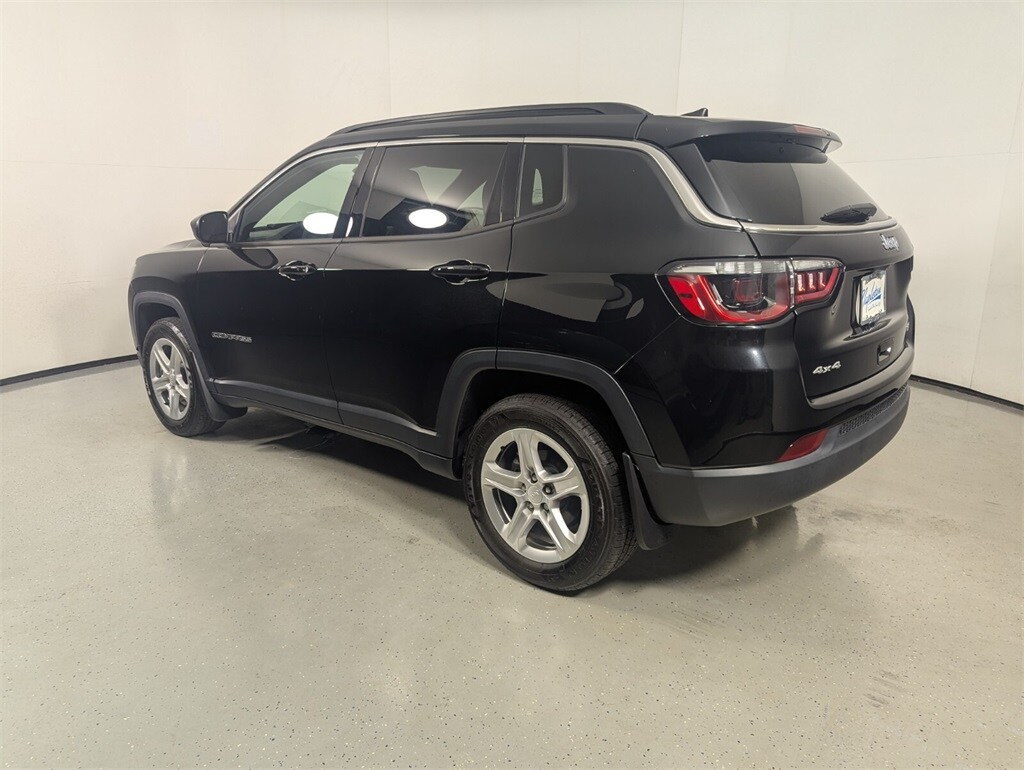 2023 Jeep Compass Latitude photo 2