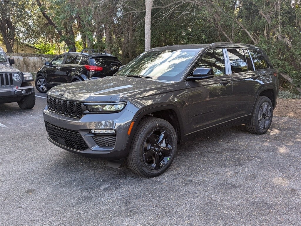 2025 Jeep Grand Cherokee Limited photo 3