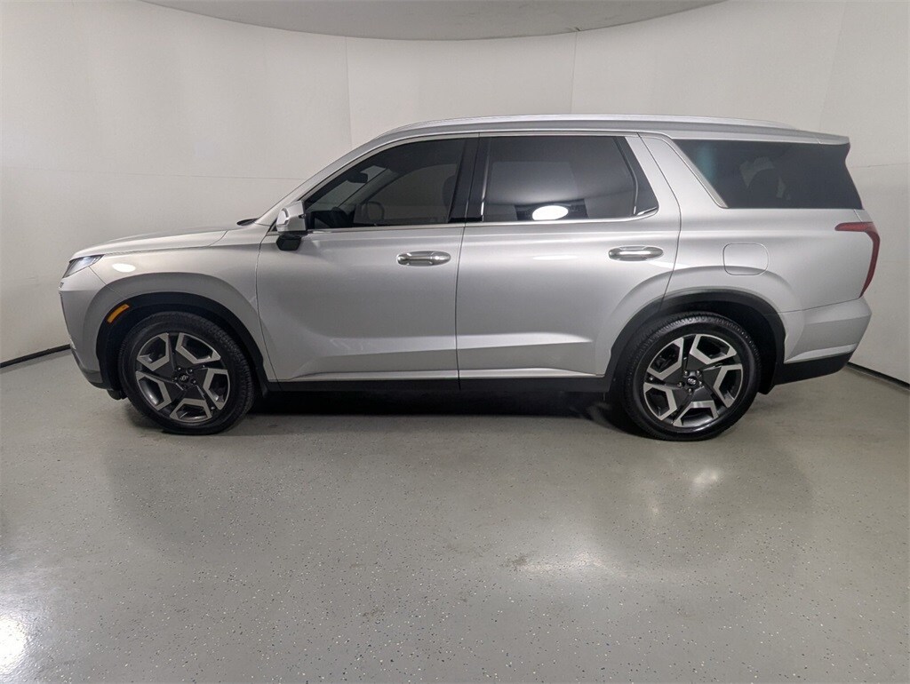 2023 Hyundai Palisade Limited photo 2