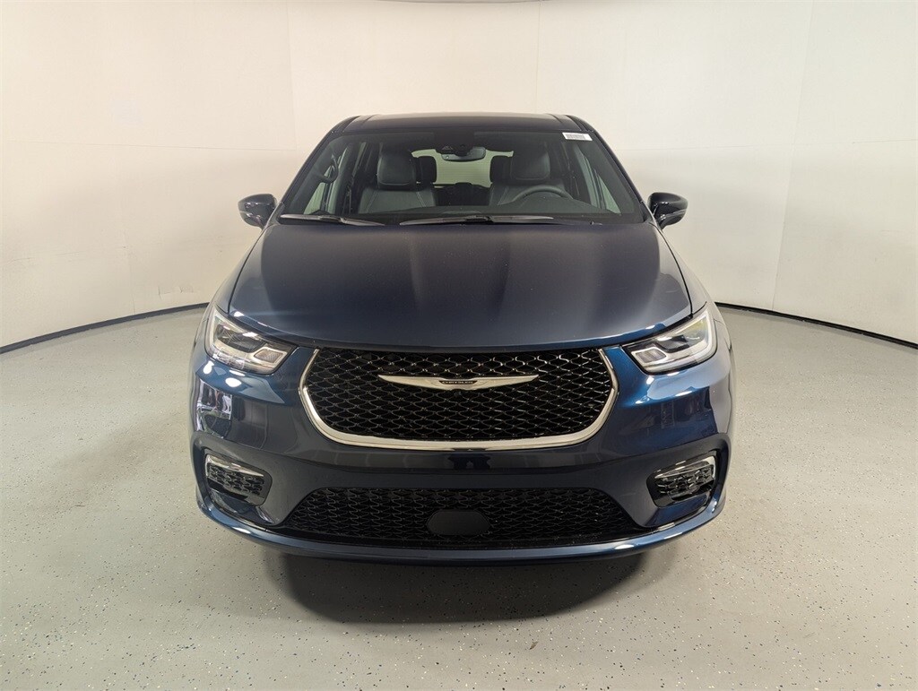 2025 Chrysler Pacifica photo 2