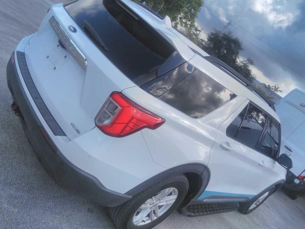 2020 Ford Explorer XLT photo 3