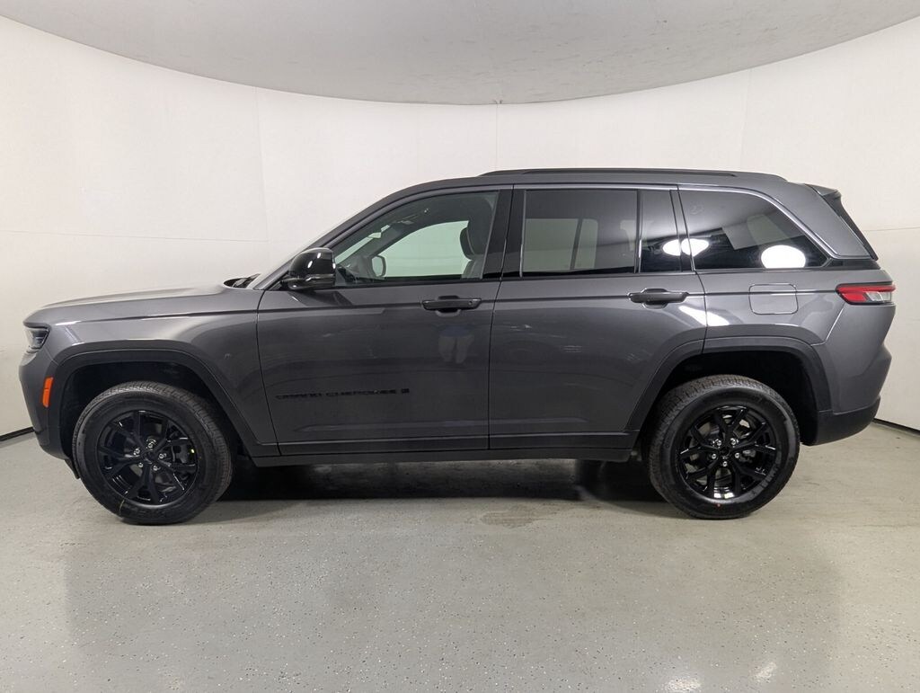 New 2026 Jeep Grand Cherokee LAREDO ALTITUDE 4X4 Sport Utility