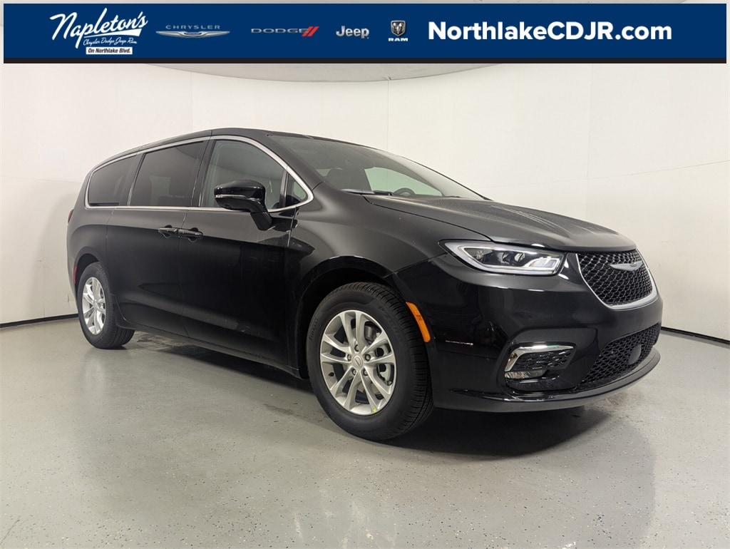 2026 Chrysler Pacifica Select's photo