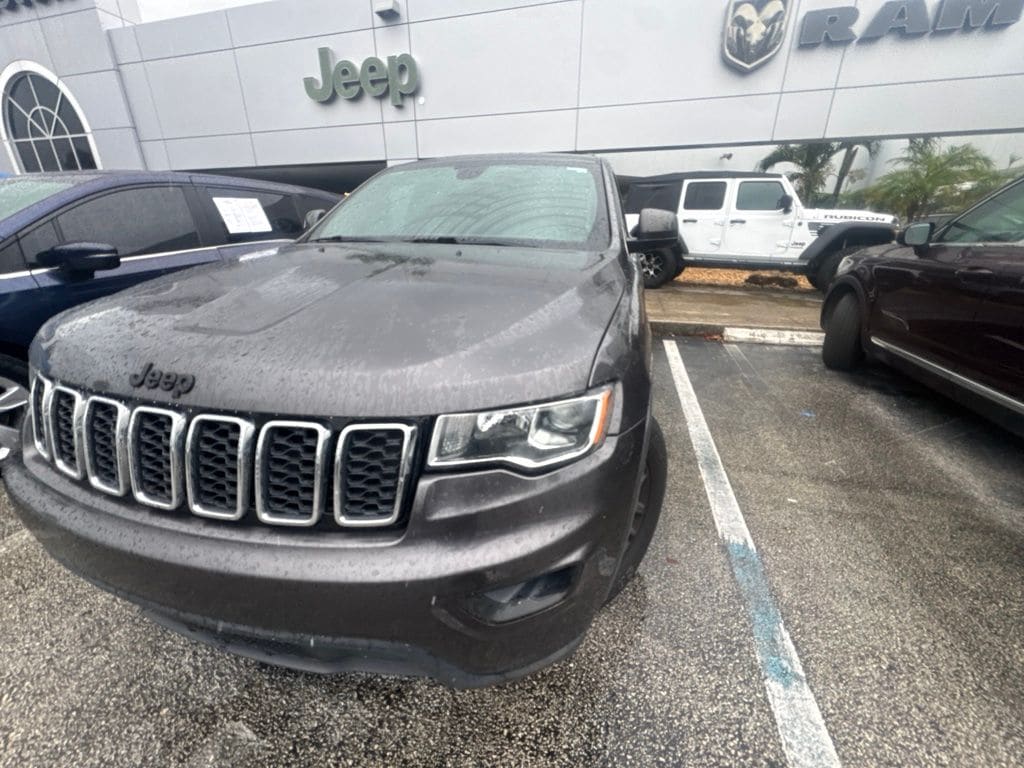 Used 2018 Jeep Grand Cherokee Laredo E with VIN 1C4RJEAG5JC338796 for sale in Lake Park, FL