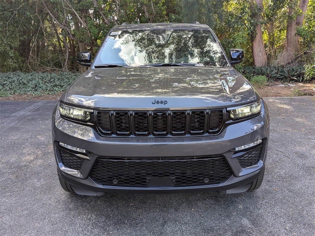 2025 Jeep Grand Cherokee Limited photo 2