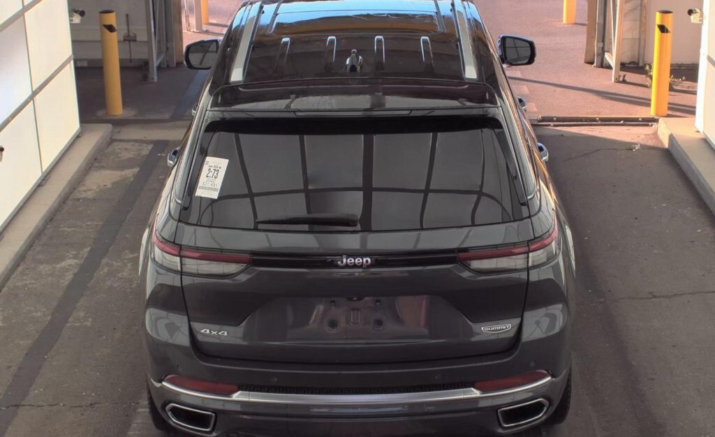 2022 Jeep Grand Cherokee Summit photo 3