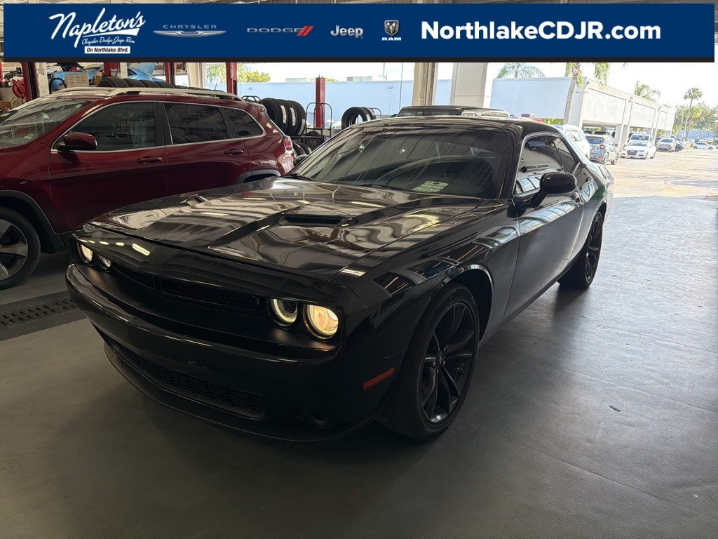 2018 Dodge Challenger SXT Plus's photo