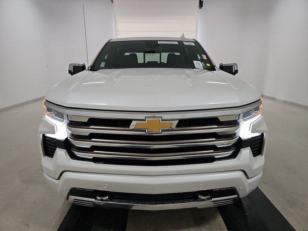 2022 Chevrolet Silverado 1500 High Country photo 2