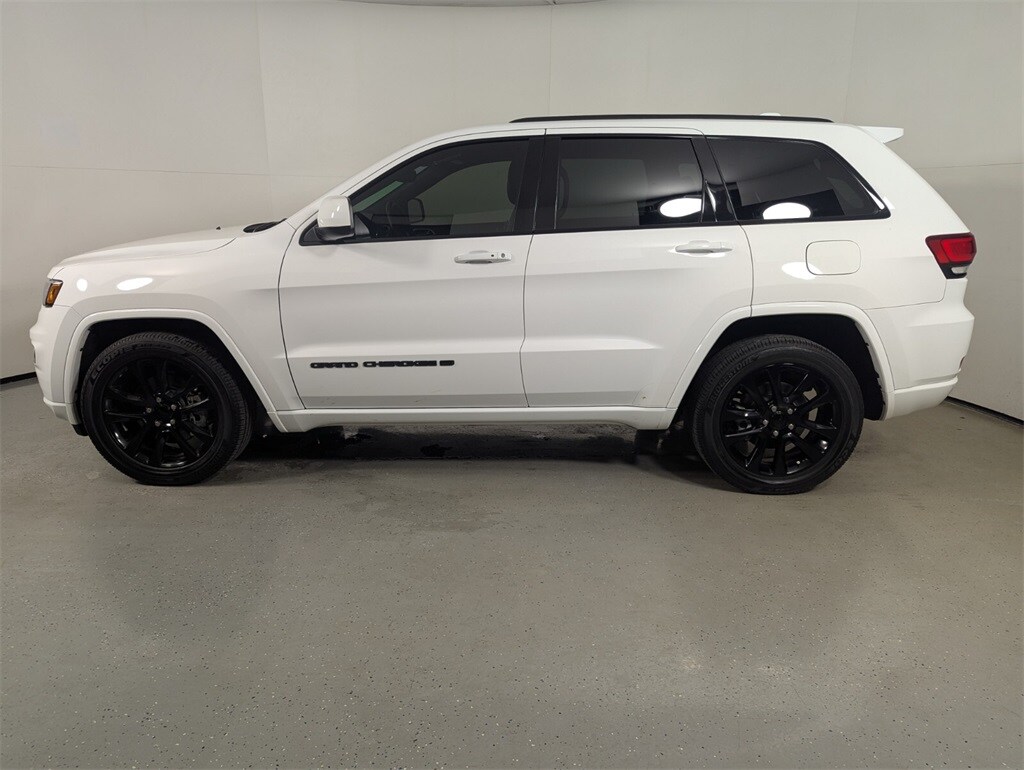 2022 Jeep Cherokee Laredo X photo 2
