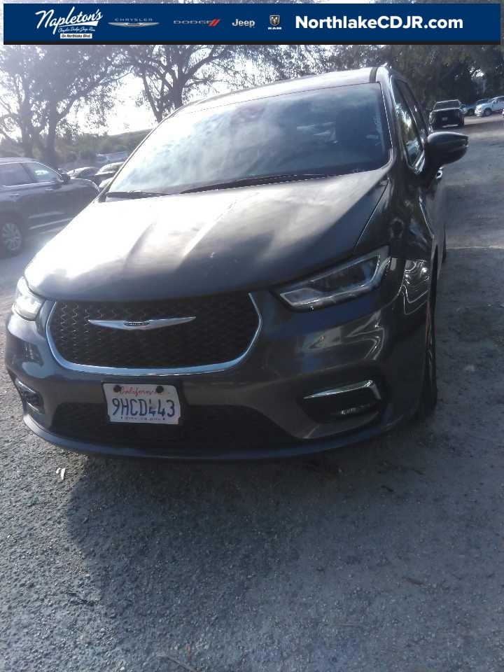 2023 Chrysler Pacifica Hybrid Touring L's photo