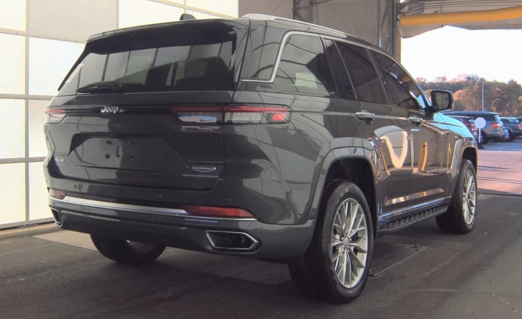 2022 Jeep Grand Cherokee Summit photo 2