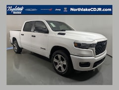 2026 Ram 1500 EXPRESS CREW CAB 4X2 5'7 BOX Pickup