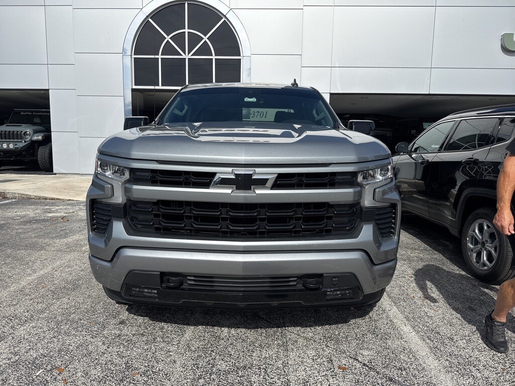 2023 Chevrolet Silverado 1500 RST photo 2