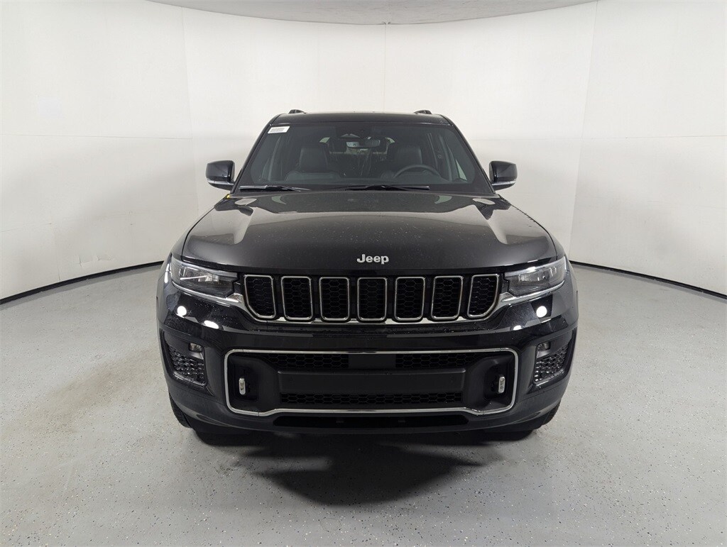 2025 Jeep Grand Cherokee Overland photo 2