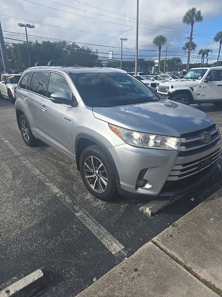 2017 Toyota Highlander Hybrid XLE photo 3