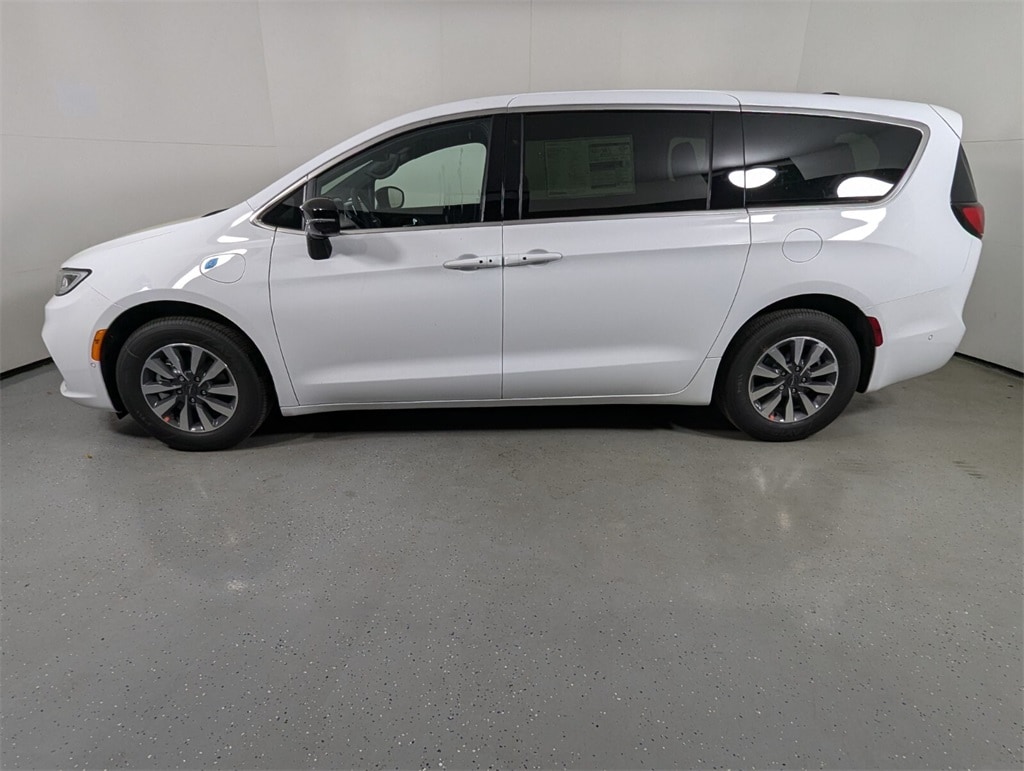 New 2025 Chrysler Pacifica Hybrid PACIFICA PLUG-IN HYBRID SELECT Passenger Van