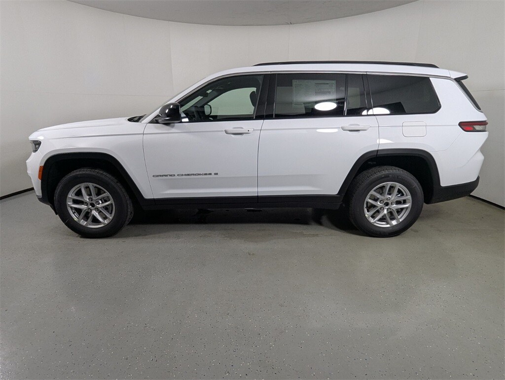 2025 Jeep Grand Cherokee Laredo photo 4