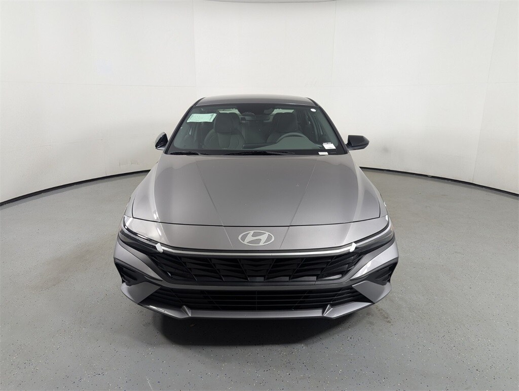 New 2025 Hyundai Elantra SEL Sedan