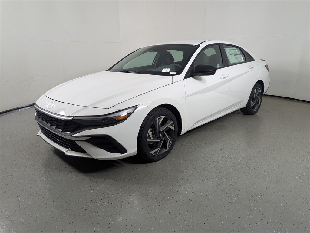 2025 Hyundai Elantra SEL Sport photo 3