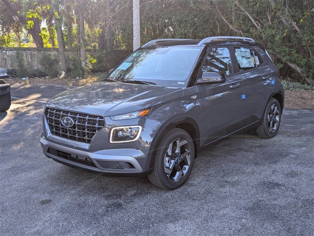 2025 Hyundai Venue Limited photo 3