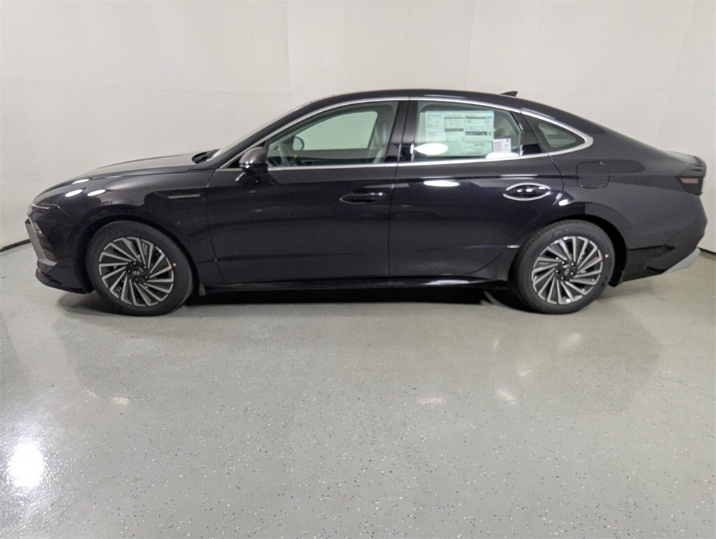 New 2025 Hyundai Sonata Hybrid Limited Sedan